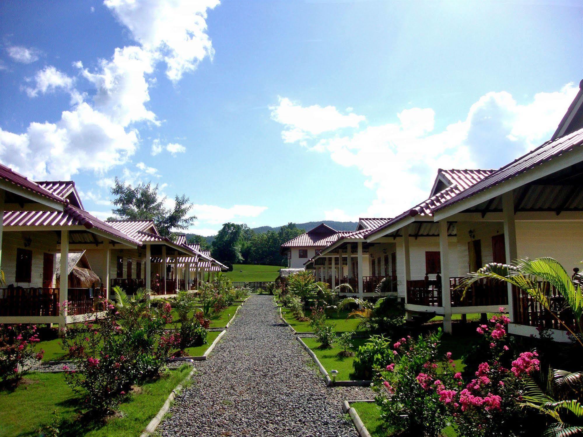 Smile Resort Mae Rim Exterior photo